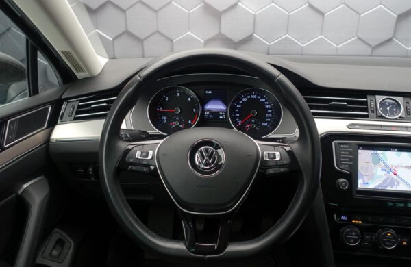 Volkswagen Passat 2.0 TDi Highline 140 kW Bi-XENONY, nabídka A49/21